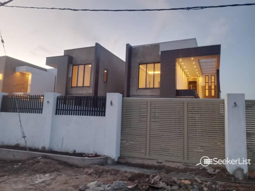 4 bedrooms plus BQ All room ensuite All room come with wardrobe.